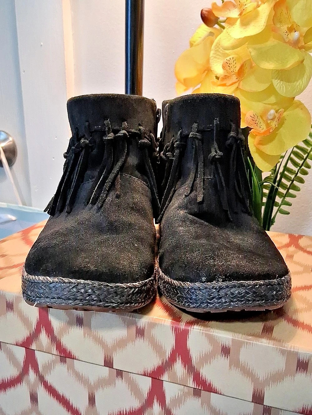 UGG Classic Fringe II Fringe Ankle Boots Black US 8